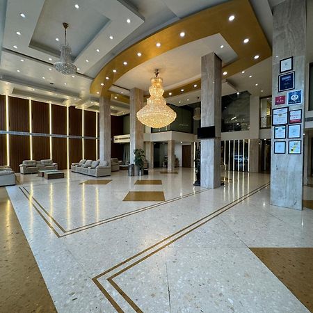 Hotel The Evergrand Palace Radźkot Zewnętrze zdjęcie