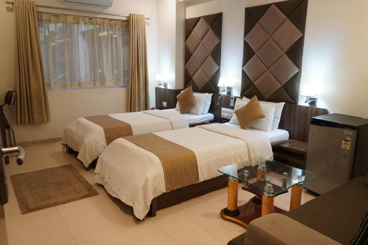 Hotel The Evergrand Palace Radźkot Zewnętrze zdjęcie